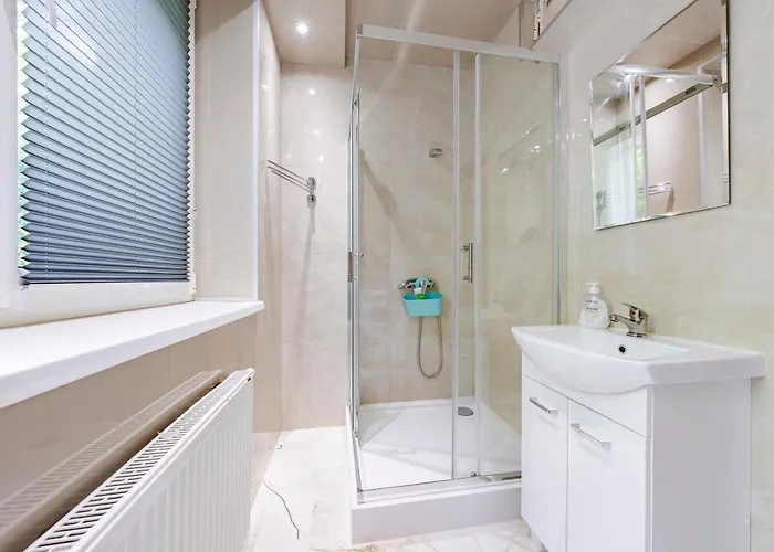 47 Z Parkingiem 索波特