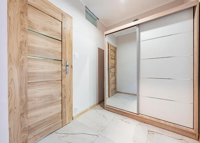 47 Z Parkingiem 公寓 *